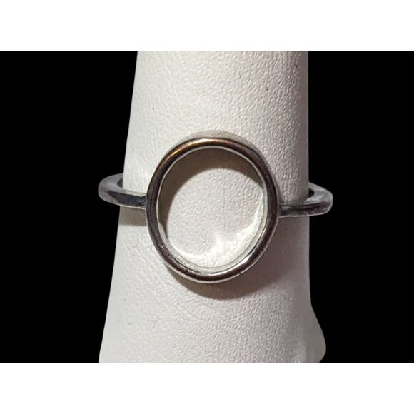 Dainty Open Circle Halo Silver Tone Fashion Ring Size 8 - Picture 1 of 10
